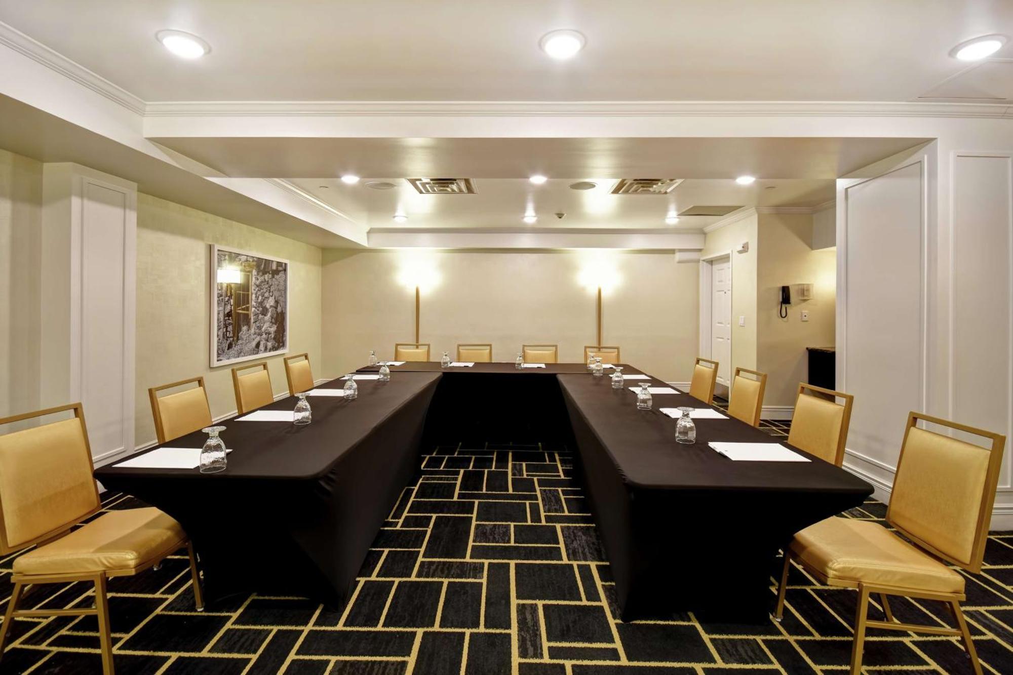 Doubletree By Hilton Deadwood At Cadillac Jack'S Luaran gambar